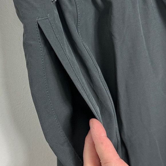 Voyager Quick Dry Pack Out Athletic Shorts Womens Size Large Dark Grey Cargo Zip - Picture 6 of 16